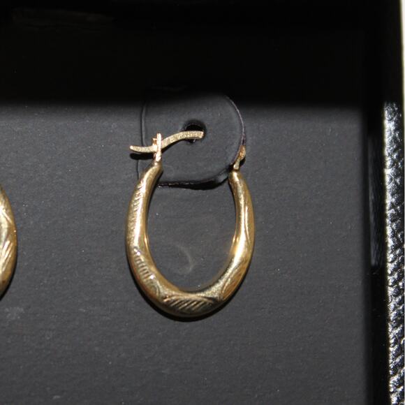 R.H. Macy's & Co. 10k Solid Gold Mini Hoops NWT - Picture 6 of 9